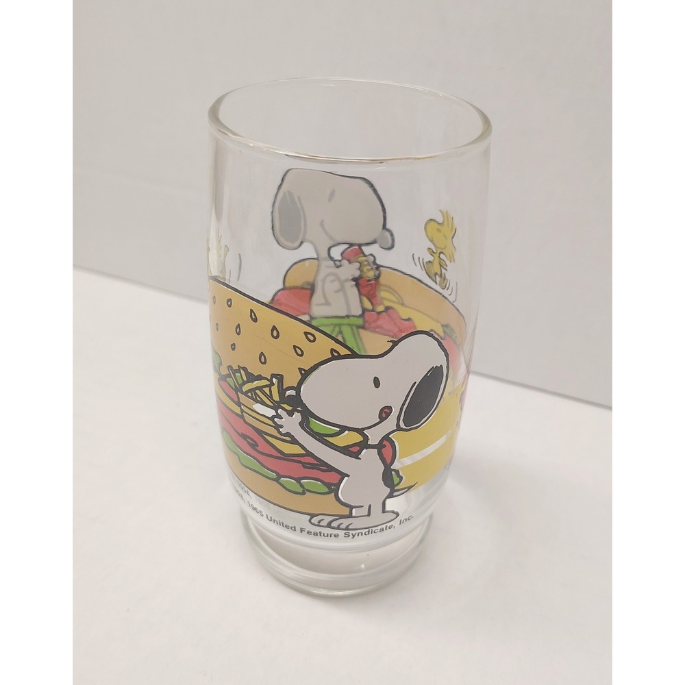 Vintage Snoopy Woodstock Glass Tumbler Peanuts Hamburger Hot Dog 5.5in